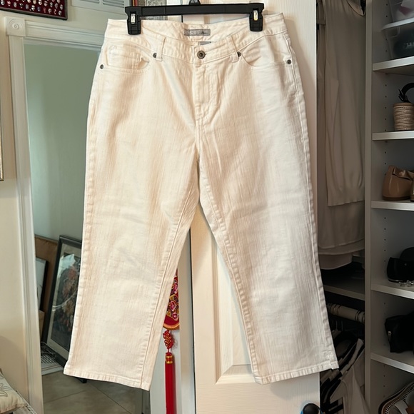 Chico’s Platinum Jeans - Picture 1 of 2